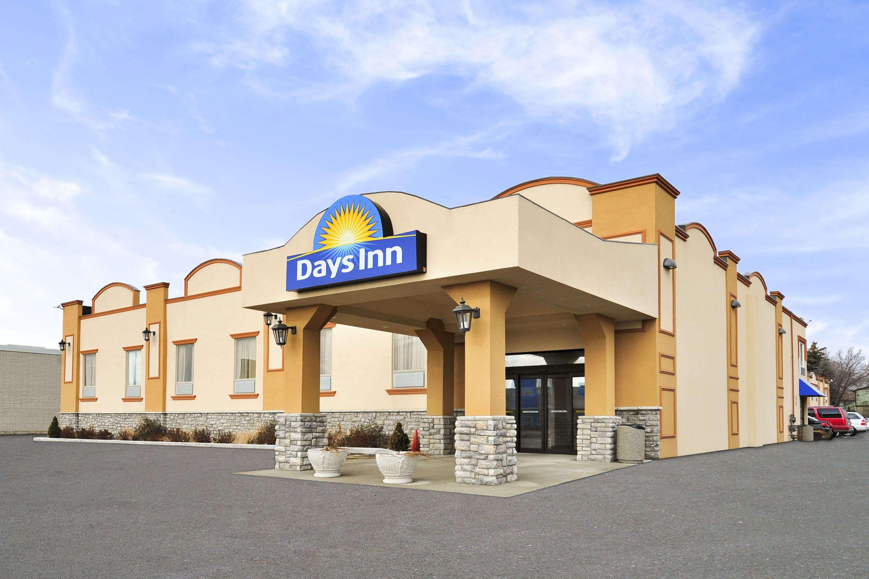 Days Inn By Wyndham Brampton Eksteriør billede