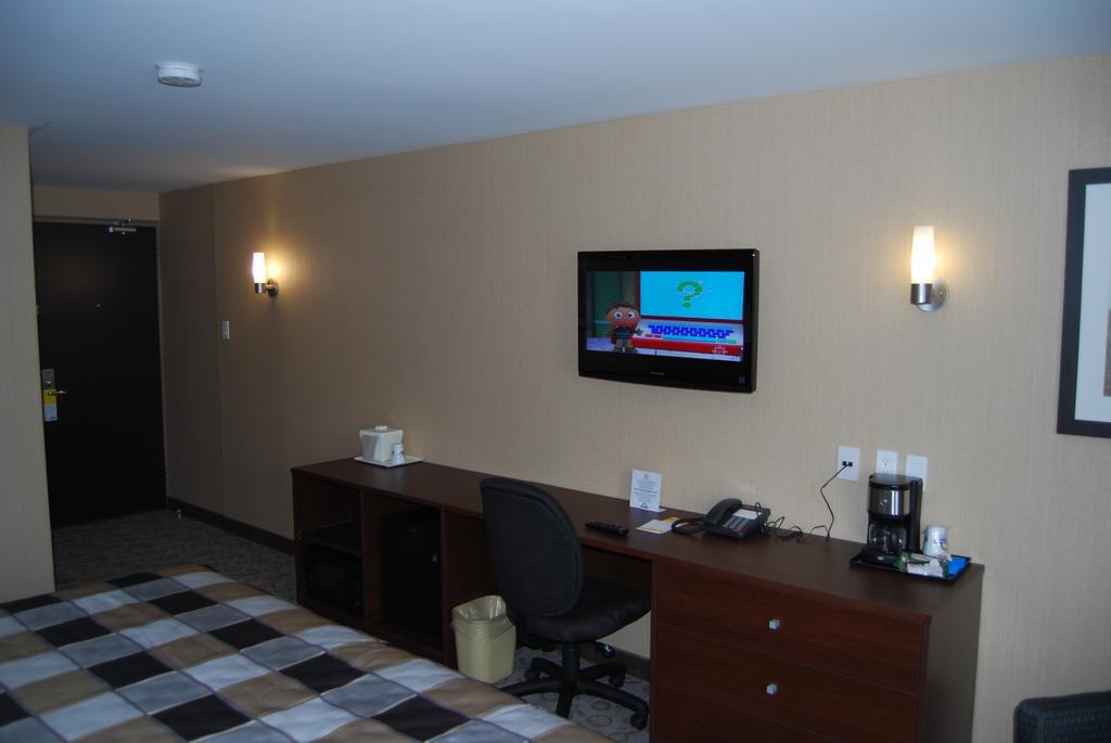 Days Inn By Wyndham Brampton Eksteriør billede