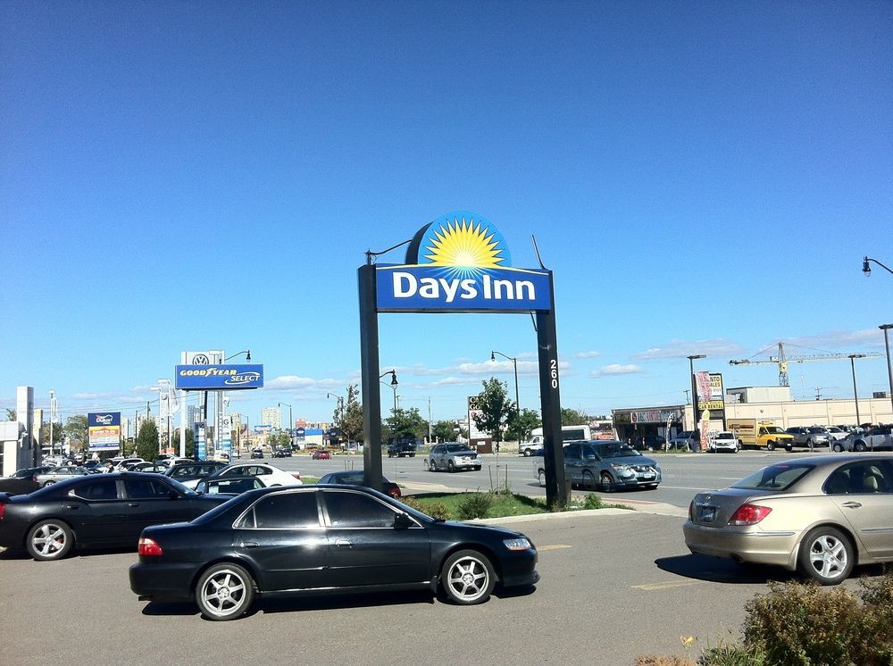 Days Inn By Wyndham Brampton Eksteriør billede