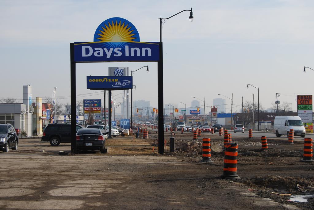 Days Inn By Wyndham Brampton Eksteriør billede